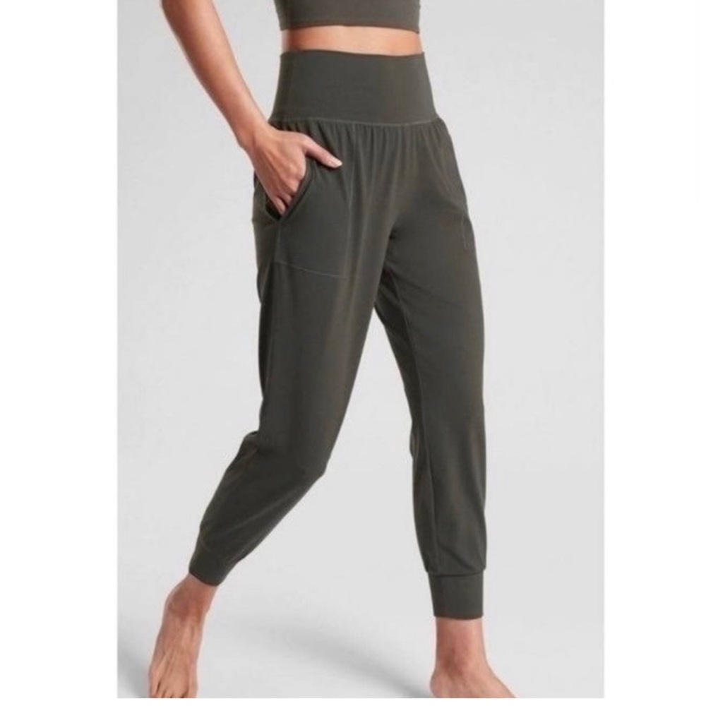 Athleta Cruise Jogger in Powervita